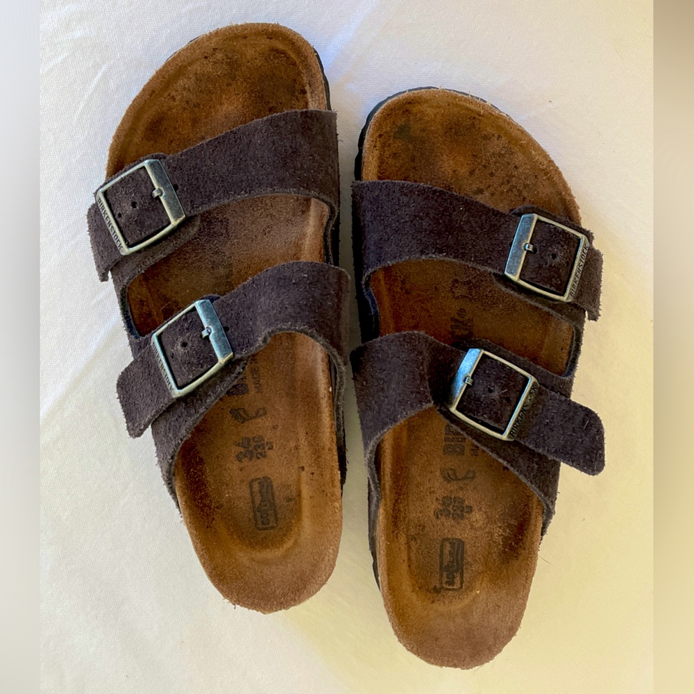 Birkenstock Arizona Suede Sandal - Soft Footbed, color “velvet grey”